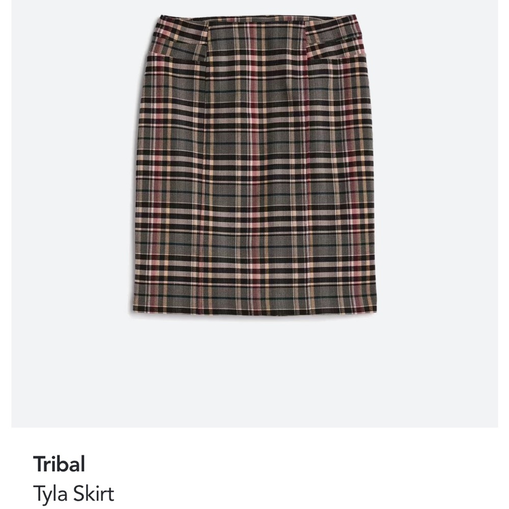 Stitch Fix skirt NWT size large. 21 inches long. Has stretch